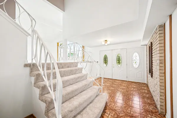 9834 N Maynard TER, Niles, IL 60714