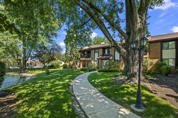 2221 WHARF DR #208, Woodridge, IL 60517