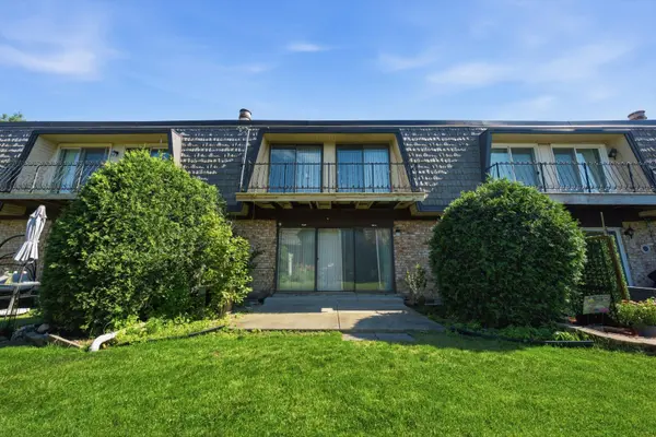 11 Cour Caravelle #11, Palos Hills, IL 60465