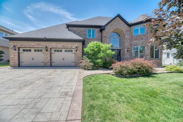 10 Founders Pointe, Bloomingdale, IL 60108