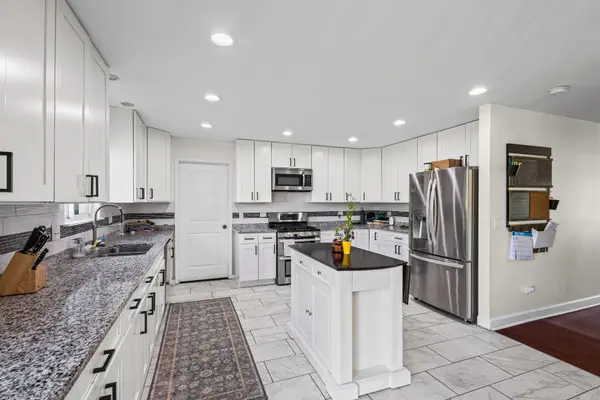 353 Charles DR, Antioch, IL 60002