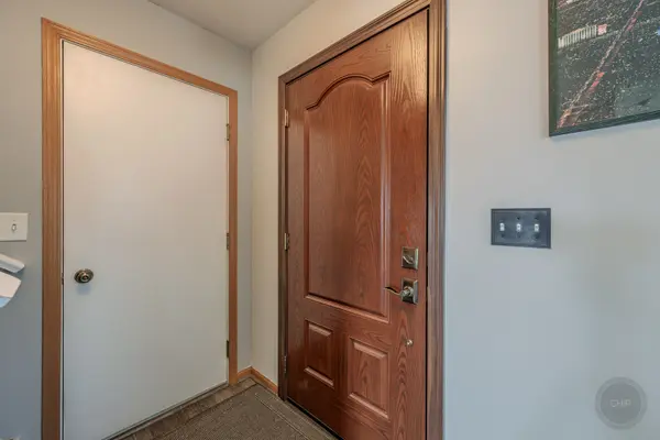 299 Clarendon LN, Bolingbrook, IL 60440