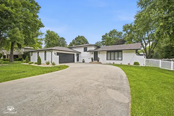 11S528 Book RD, Naperville, IL 60564