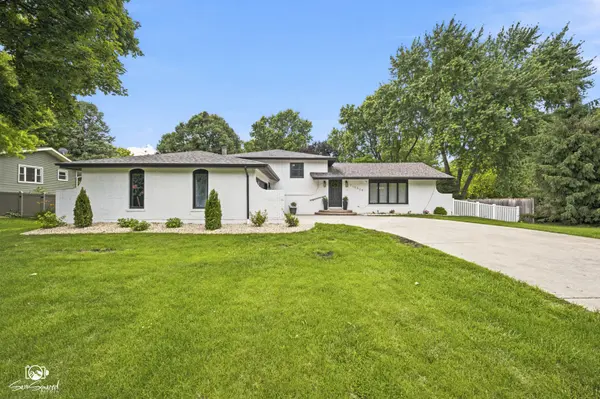 11S528 Book RD, Naperville, IL 60564