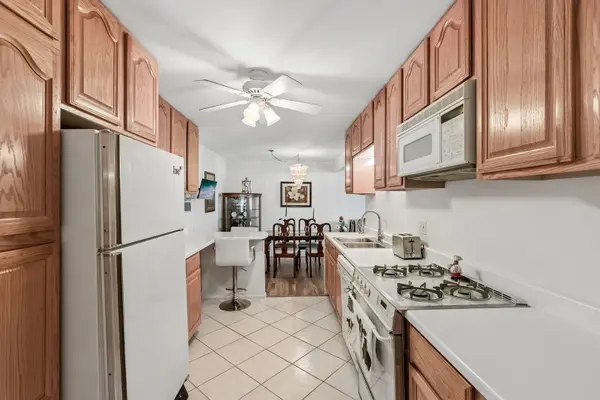 8924 Kenneth DR #101A, Des Plaines, IL 60016