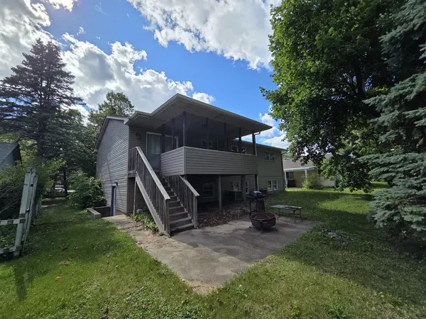 1238-1240 Thomas DR, Woodstock, IL 60098
