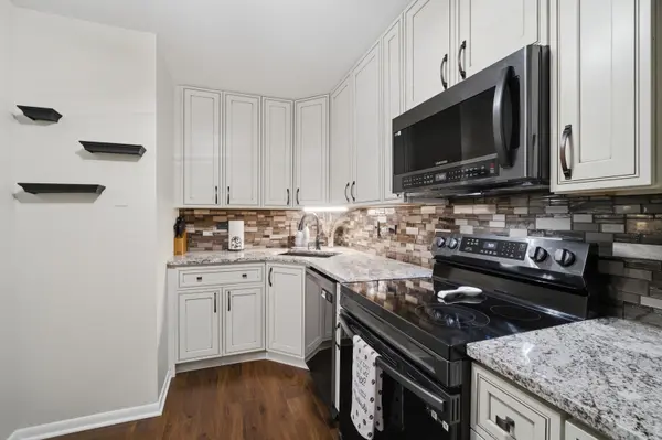 607 W Central RD #1A, Mount Prospect, IL 60056