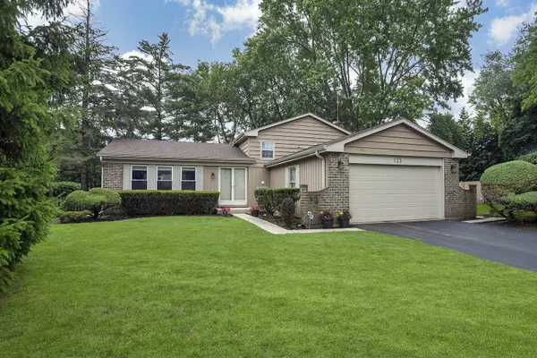 133 Burr Oak CT, Deerfield, IL 60015