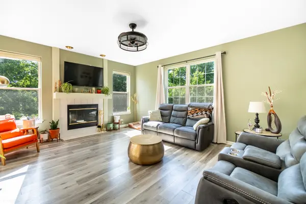 9207 Waterfall Glen BLVD, Darien, IL 60561
