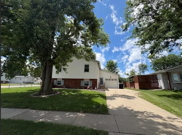 1402 N Hershey RD, Bloomington, IL 61704