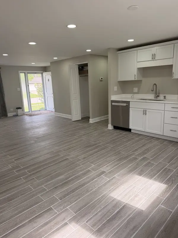 935 S CEDARCREST DR, Schaumburg, IL 60193