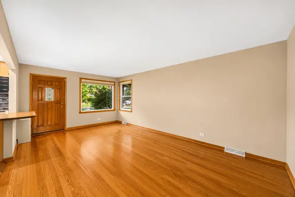 712 Spring ST, Roselle, IL 60172