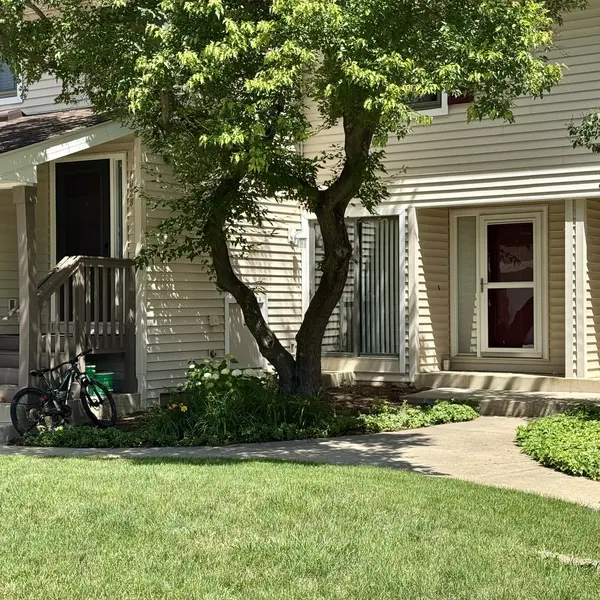 1036 N Pine Tree CIR, Buffalo Grove, IL 60089