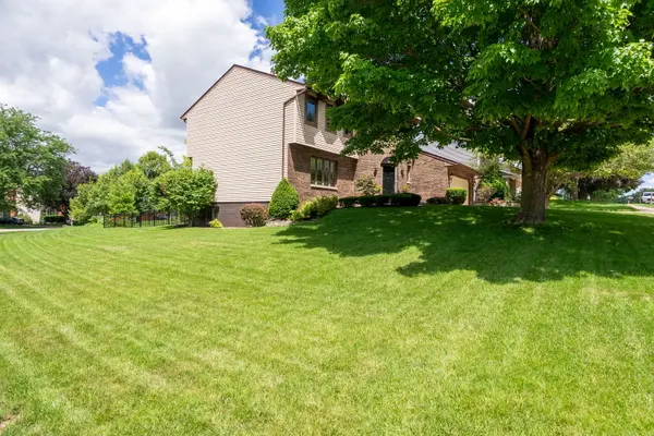 1650 Prairie Vista DR, Bettendorf, IA 52722