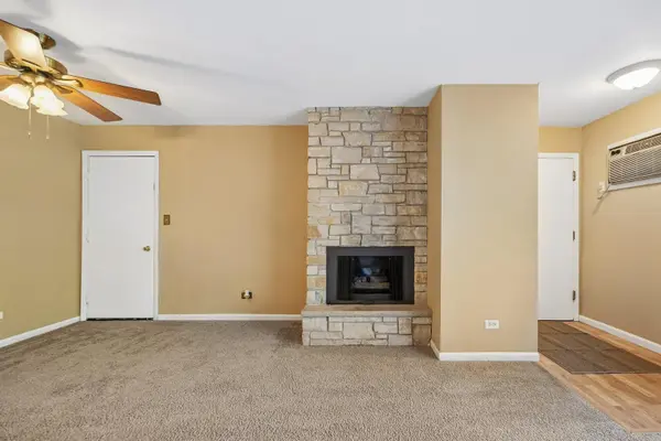 835 S Dwyer AVE #A, Arlington Heights, IL 60005