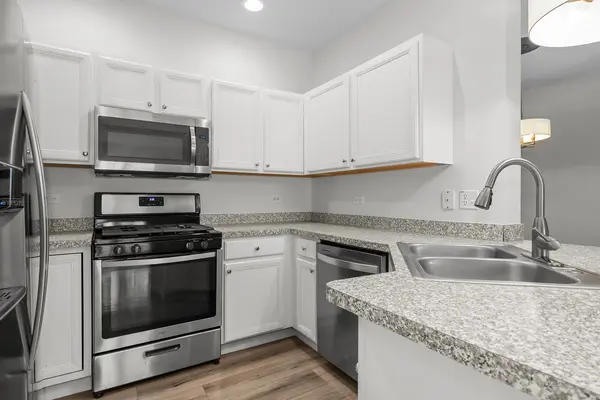 3299 Stratford CT #2A, Lake Bluff, IL 60044