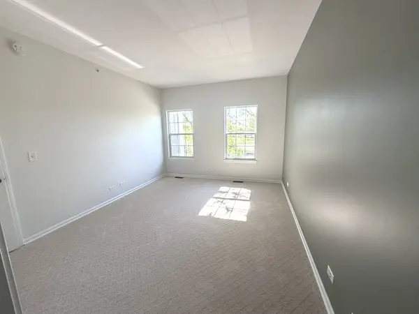 3299 Stratford CT #2A, Lake Bluff, IL 60044