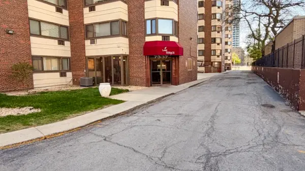 7337 S South Shore DR #212, Chicago, IL 60649