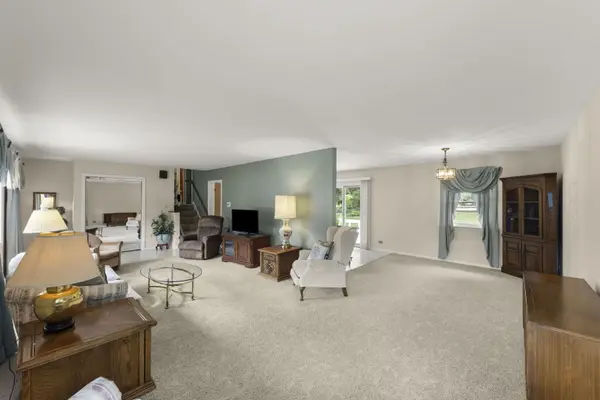 3S582 Behrs Circle DR, Warrenville, IL 60555