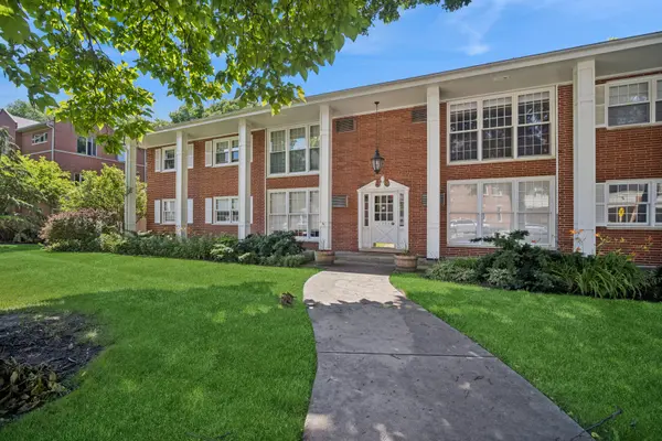 1777 Dewes ST #F, Glenview, IL 60025