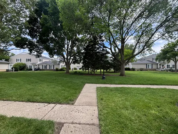 1353 Cove DR #207B, Prospect Heights, IL 60070