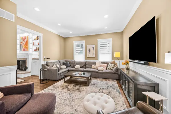 2121 Pioneer RD, Evanston, IL 60201