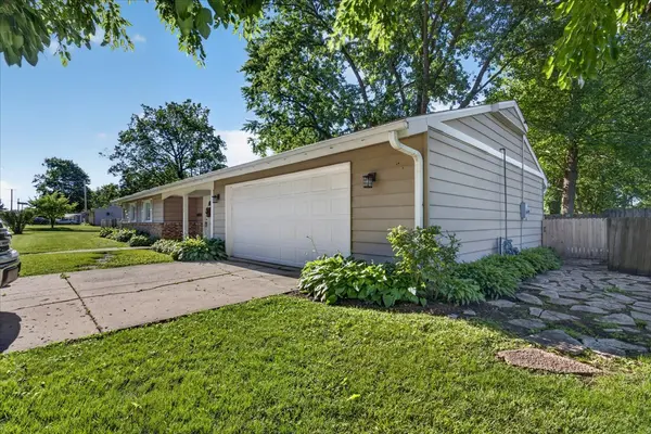3735 Highcrest RD, Rockford, IL 61107