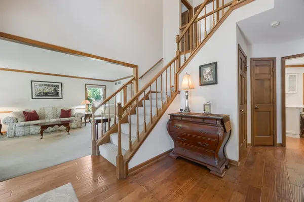 21W728 Mccarron RD, Glen Ellyn, IL 60137