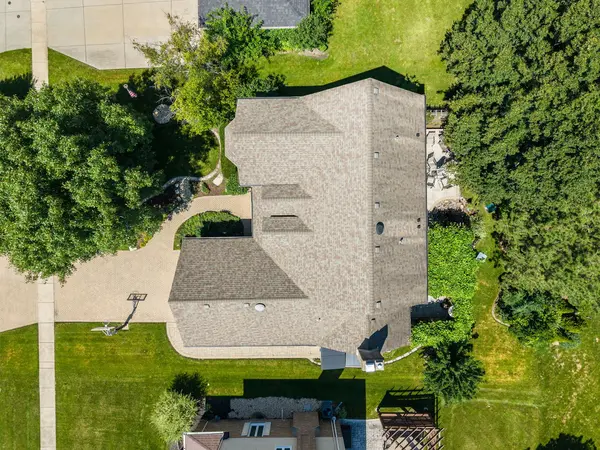 21W728 Mccarron RD, Glen Ellyn, IL 60137