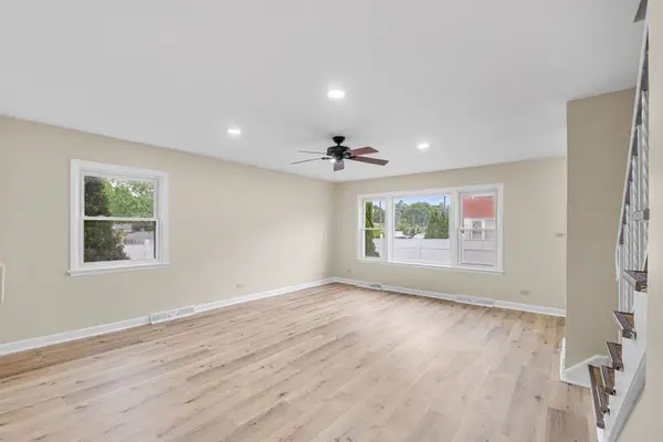 9342 Noel AVE #A, Des Plaines, IL 60016