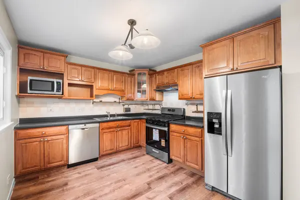 9342 Noel AVE #A, Des Plaines, IL 60016