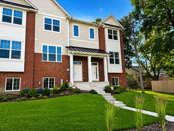 186 N East River RD, Des Plaines, IL 60016