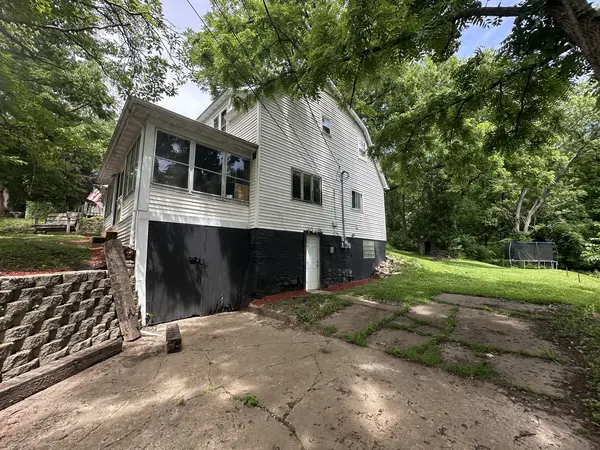 14 Hill ST, Savanna, IL 61074