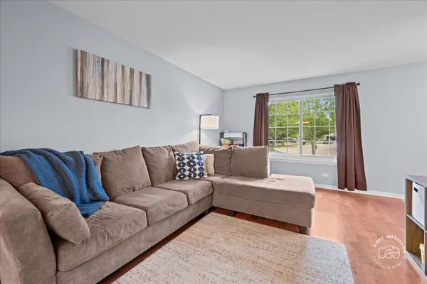 599 Ryegrass CIR, Aurora, IL 60504