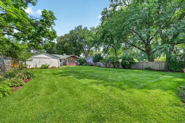 472 Douglas RD, Batavia, IL 60510