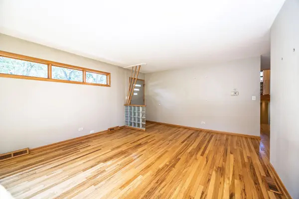 106 W Cedar ST, Arlington Heights, IL 60005