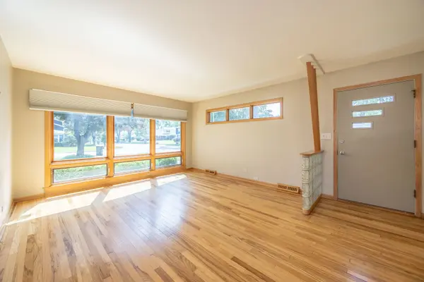 106 W Cedar ST, Arlington Heights, IL 60005