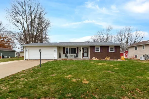 121 Park Lane CIR, Eldridge, IA 52748