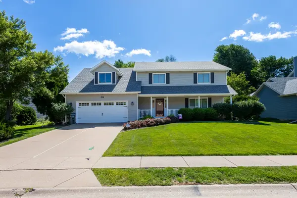 4621 Hamilton DR, Davenport, IA 52807