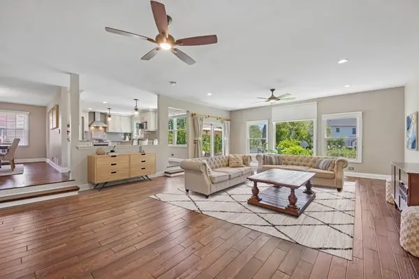 823 Warwick LN, Lake Zurich, IL 60047