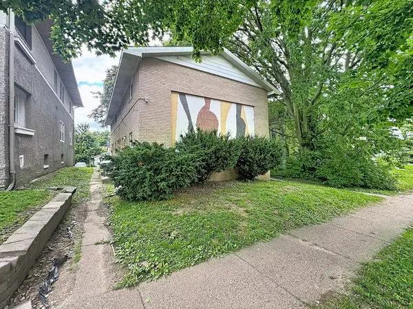1038 20th ST, Rock Island, IL 61201