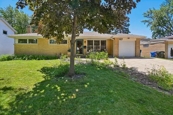 107 W Orchard PL, Mount Prospect, IL 60056