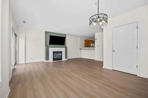 9440 S 51st AVE #211, Oak Lawn, IL 60453