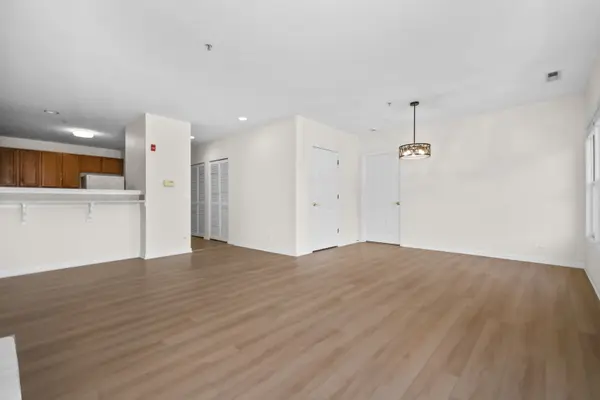 9440 S 51st AVE #211, Oak Lawn, IL 60453