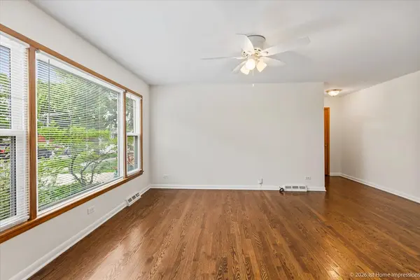 10262 S 52nd AVE, Oak Lawn, IL 60453