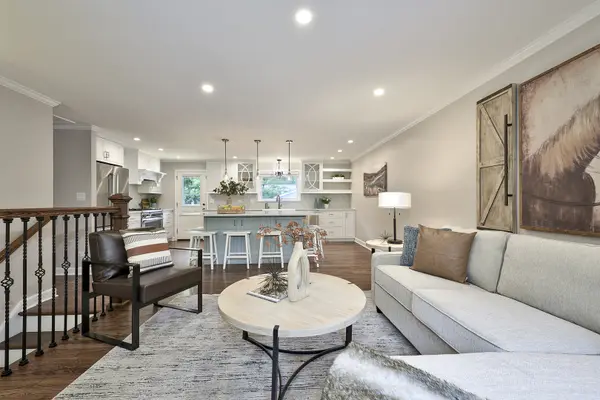 1328 Cabot LN, Schaumburg, IL 60193