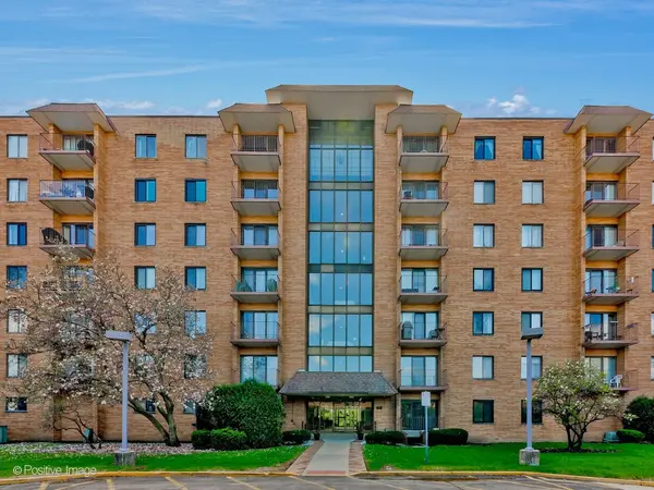 1717 W Crystal LN #702, Mount Prospect, IL 60056