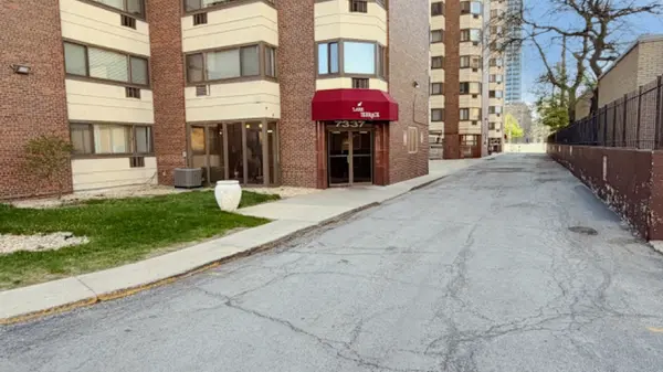 7337 S South Shore DR #717, Chicago, IL 60649
