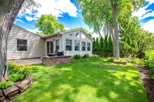 955 Bernard DR, Buffalo Grove, IL 60089