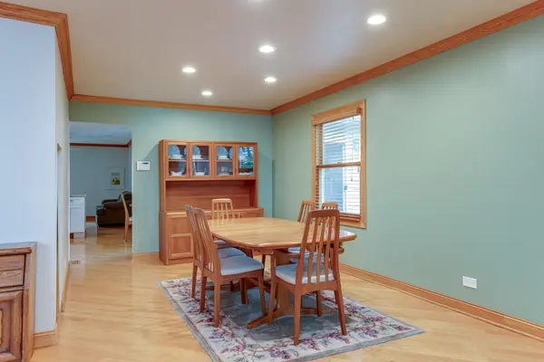955 Bernard DR, Buffalo Grove, IL 60089